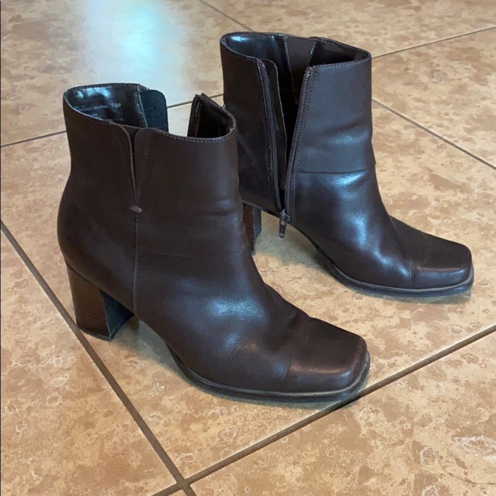 Bass boots